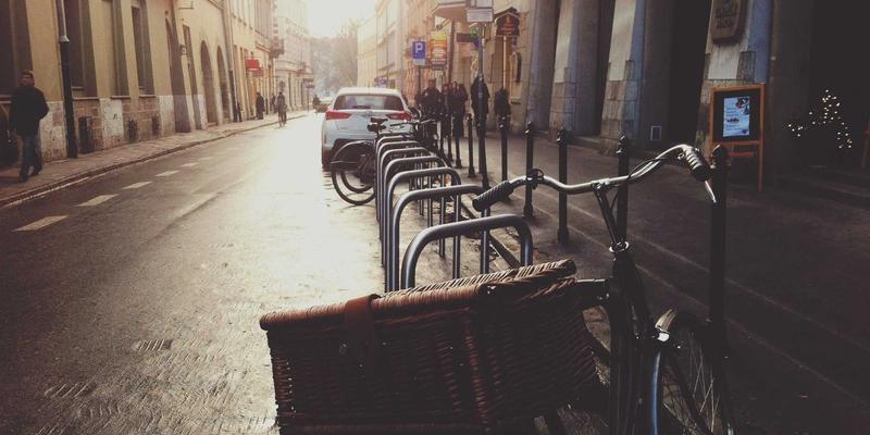 逃离都市喧嚣：在自然住宿与特色住宿中，探寻卡拉小屋的诗意栖居